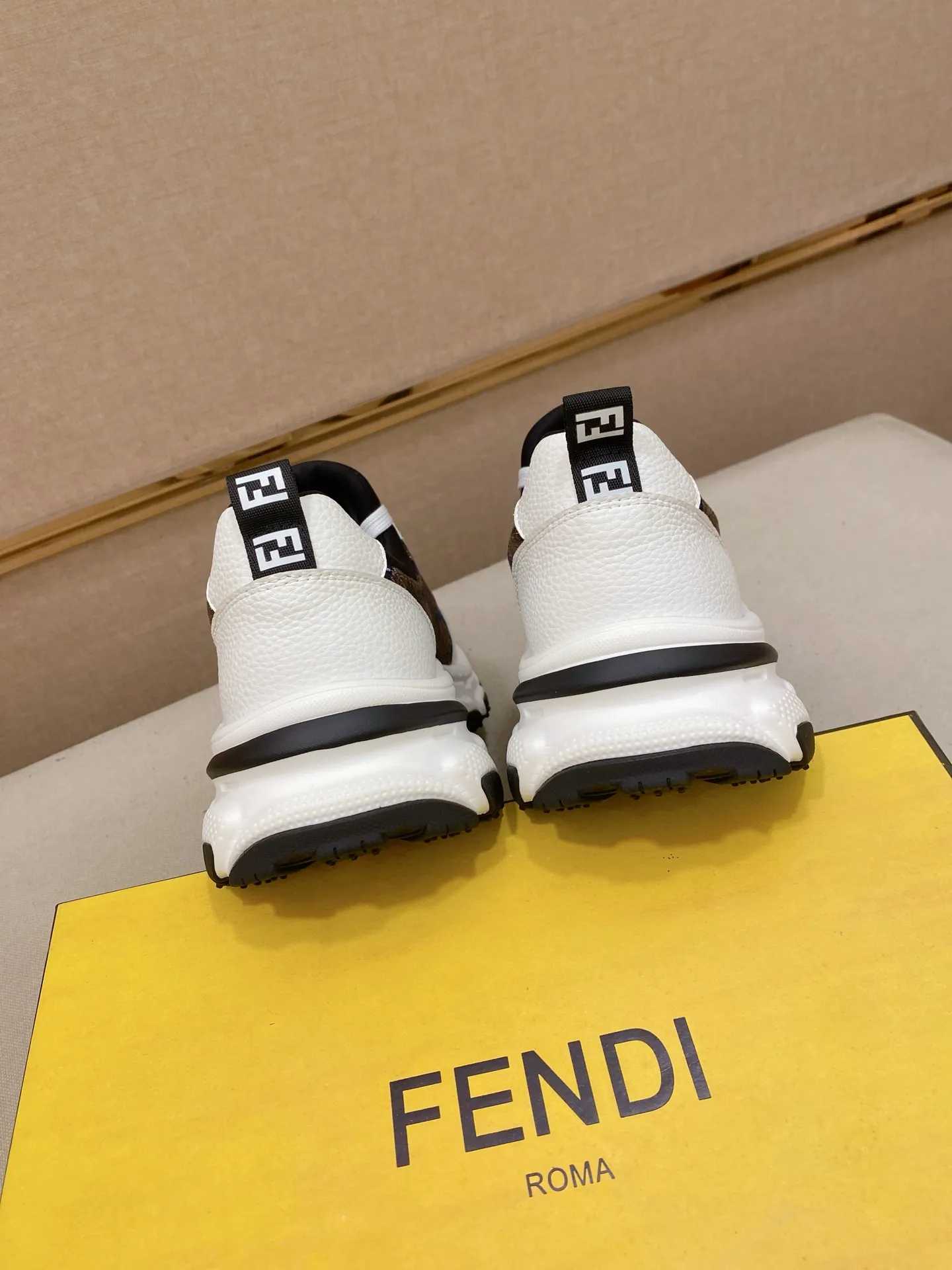 Men's men's shoes 442💰 (fendi) new style 👊🏻 upper 🇮🇹 imported cowhide fabric 🇩🇪 lining imported sheepskin lining. The original outsole is molded to highlight the identity of every man, and the upper foot is elegant and stable🚶🏻🚶🏻The high-end custom counters reproduce the original version📯No matter the wind or rain, the shoe last remains unchanged and can withstand the verification of time🔍️,🔵 Size: 38-44